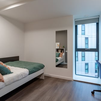 Penthouse En Suite - Image 1